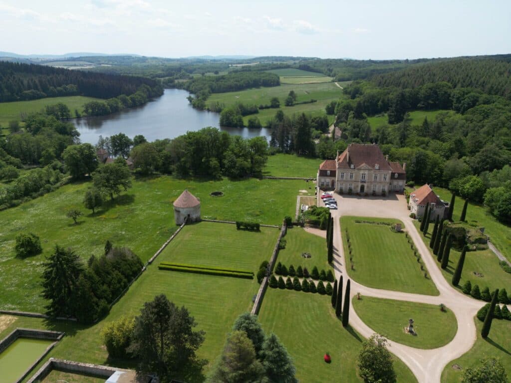 Gite dans l’ancien moulin du chateau avec étang privé de 15 ha 