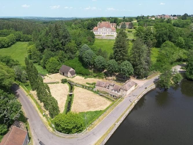 Gite dans l’ancien moulin du chateau avec étang privé de 15 ha 