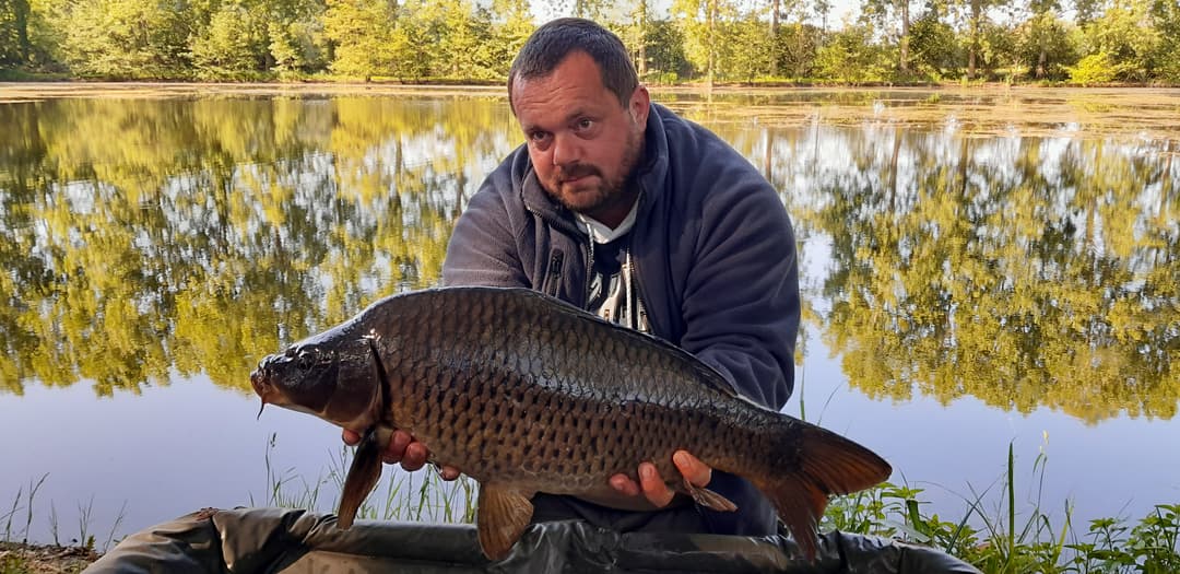 Gravière de 1,7ha avec une forte population de poissons!