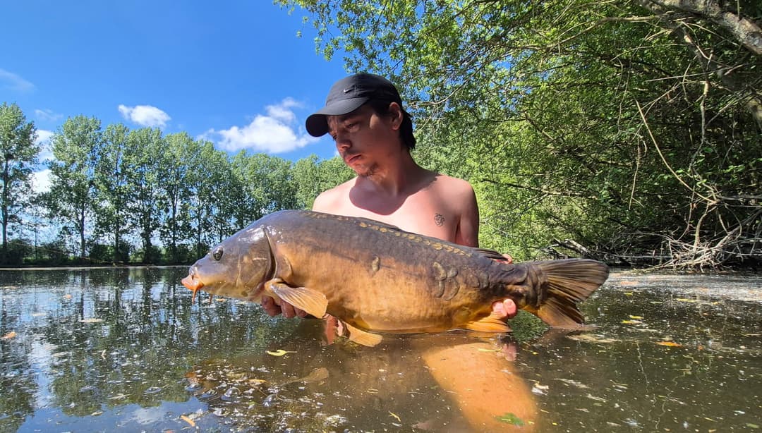 Gravière de 1,7ha avec une forte population de poissons!
