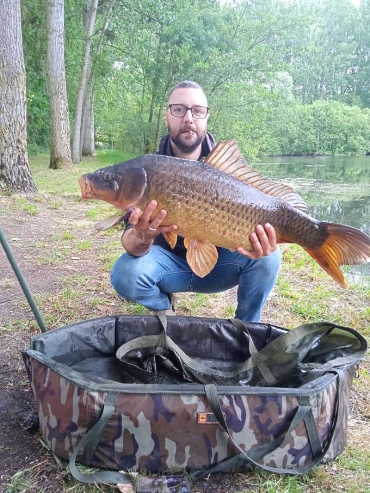 Gravière de 1,7ha avec une forte population de poissons!