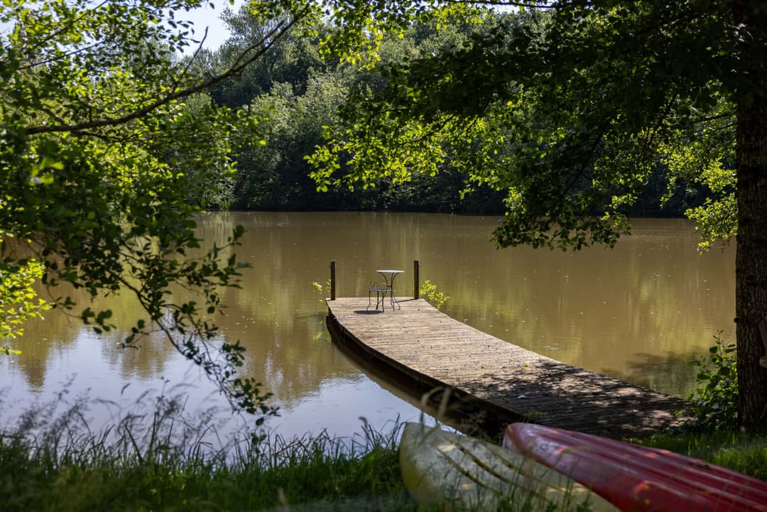 Étang à louer avec des kayaks dans le Périgord 