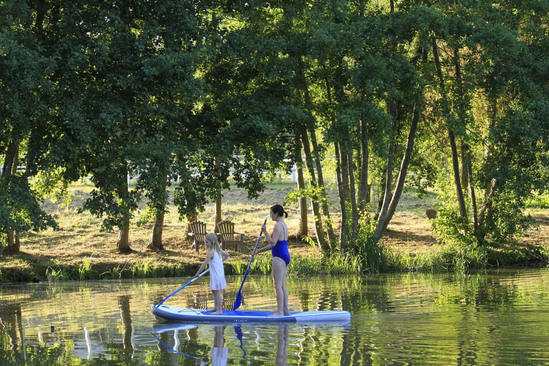 Étang à louer avec des kayaks dans le Périgord 