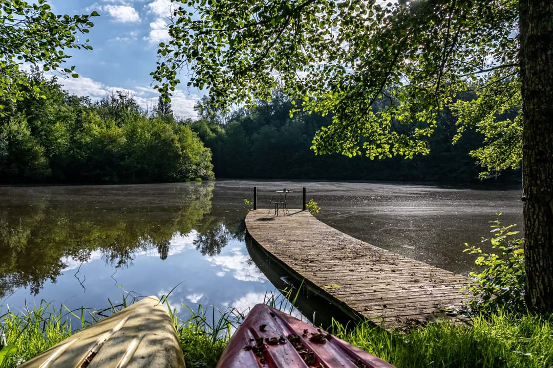 Étang à louer avec des kayaks dans le Périgord 