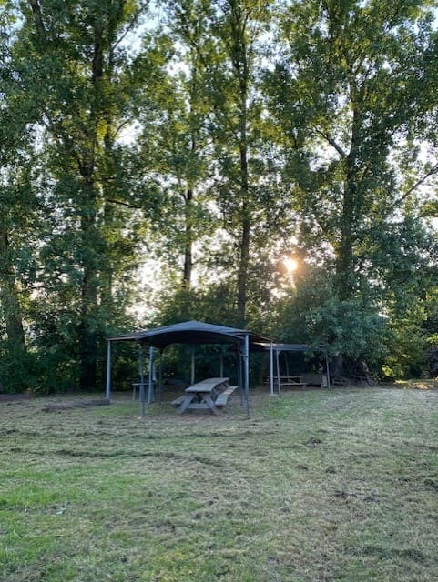 Etang de 1.2 hectare au milieu de la campagne 
