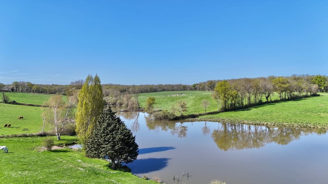 Étang privé de 2 hectares 