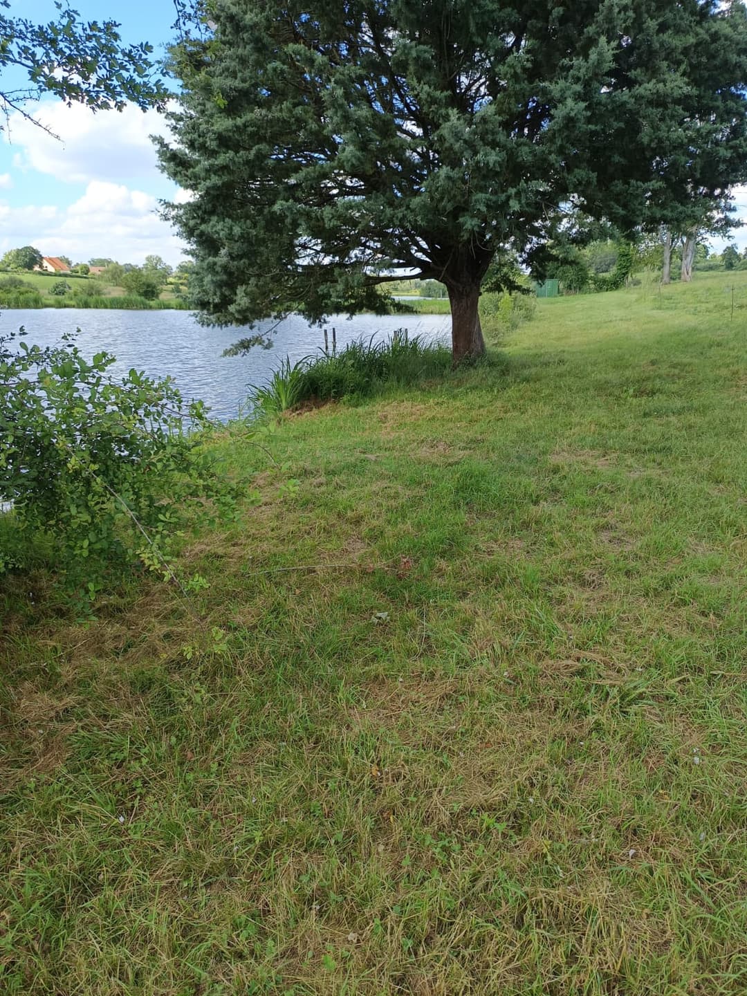 Étang privé de 2 hectares 