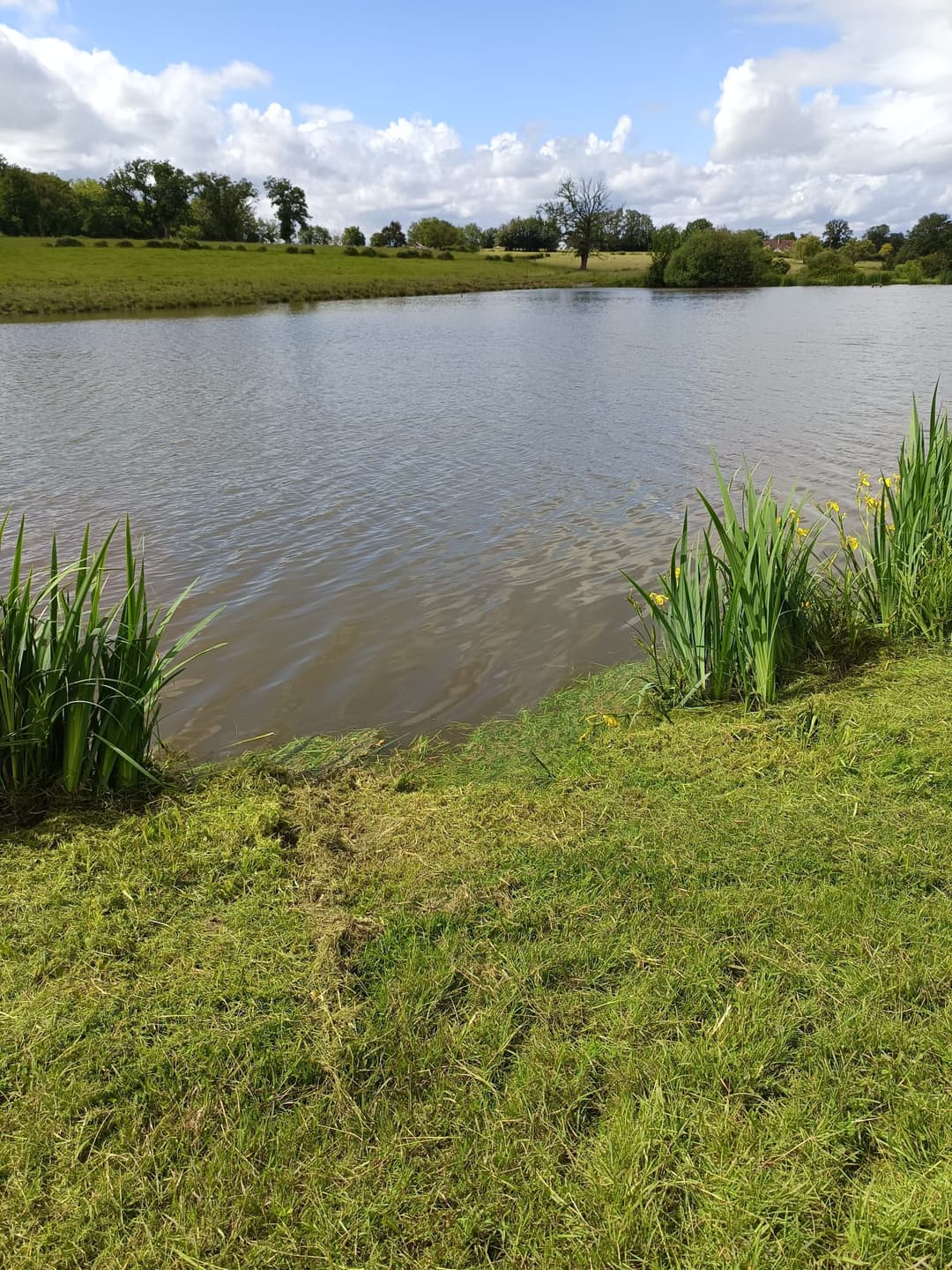 Étang privé de 2 hectares 