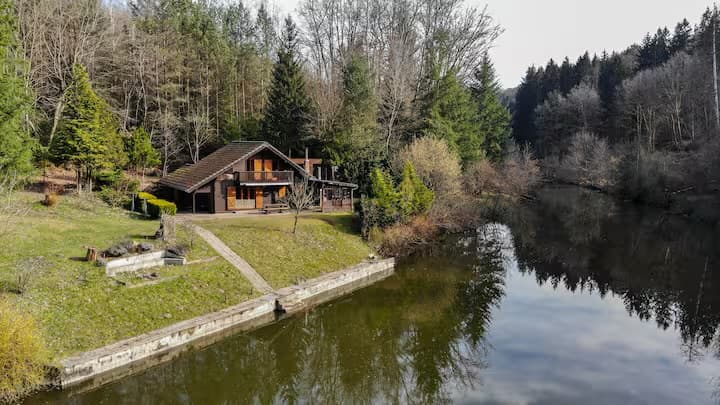Chalet perdu au milieu de la nature 