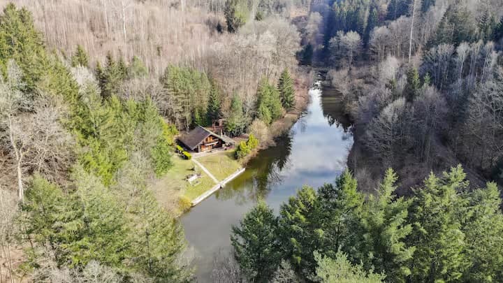 Chalet perdu au milieu de la nature 