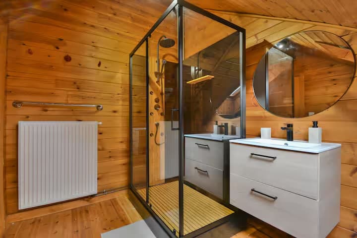 Chalet perdu au milieu de la nature 