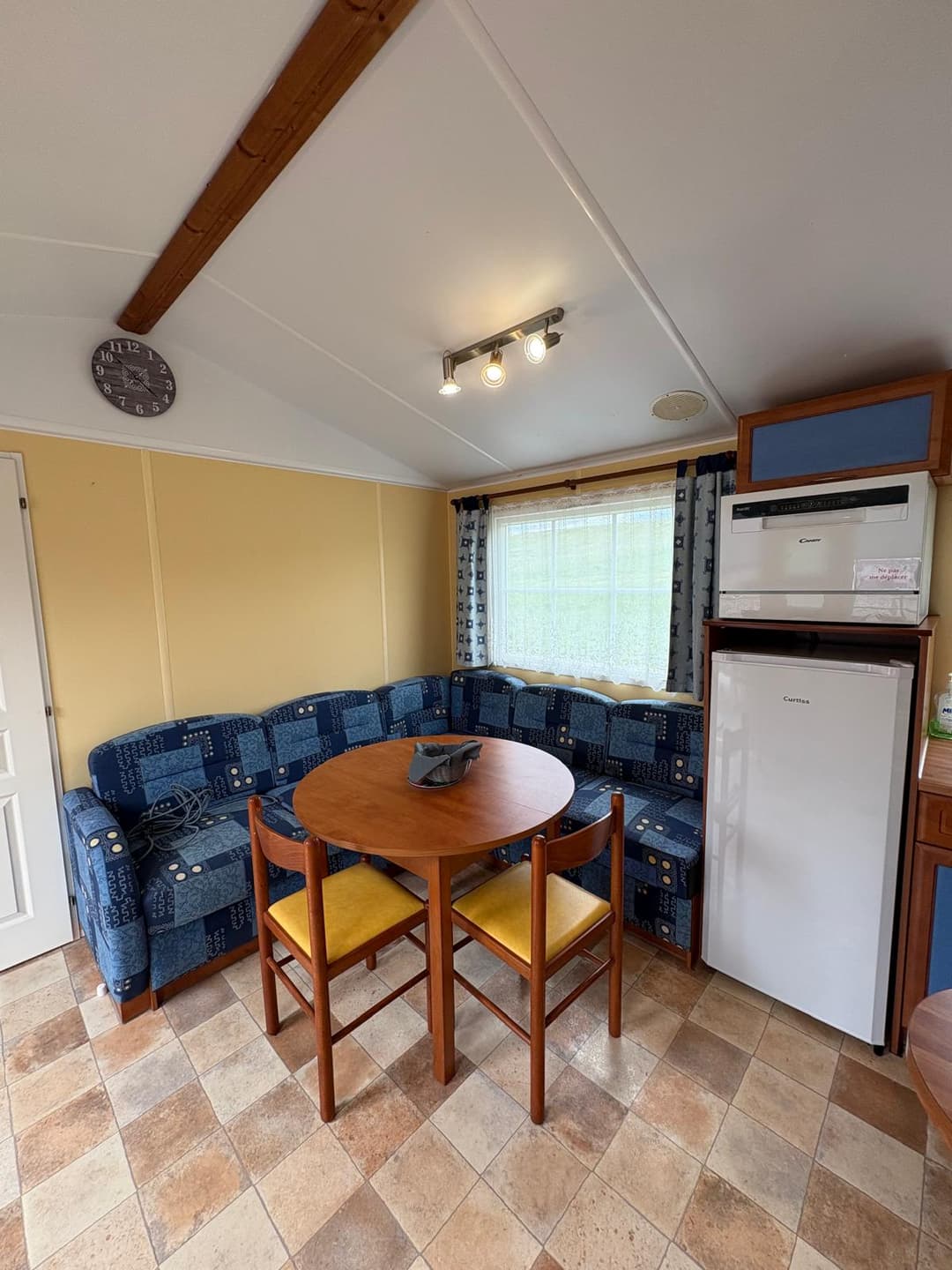 Étang de 3,5 ha avec mobile-home 6 personnes et de gros spécimens