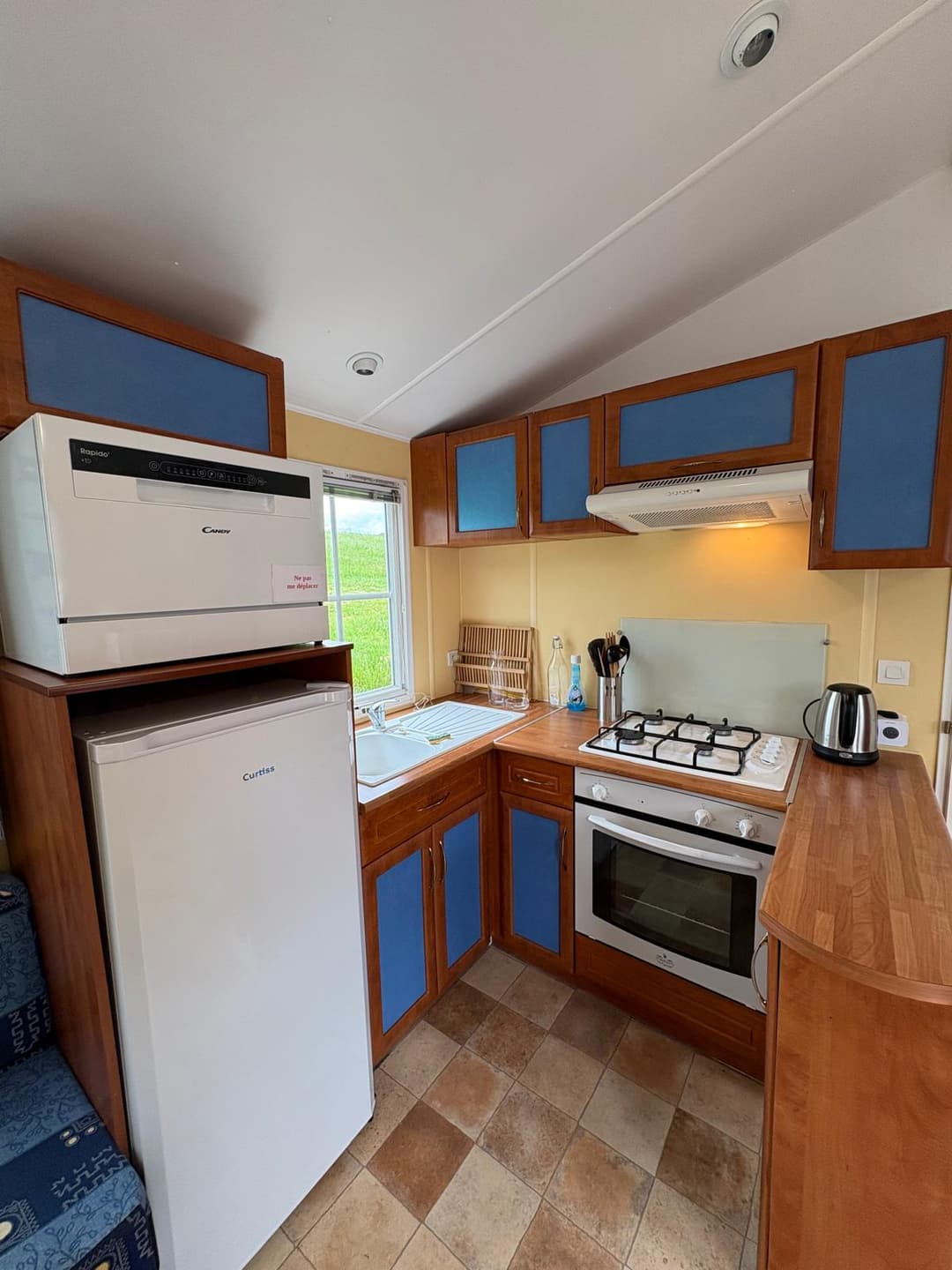 Étang de 3,5 ha avec mobile-home 6 personnes et de gros spécimens