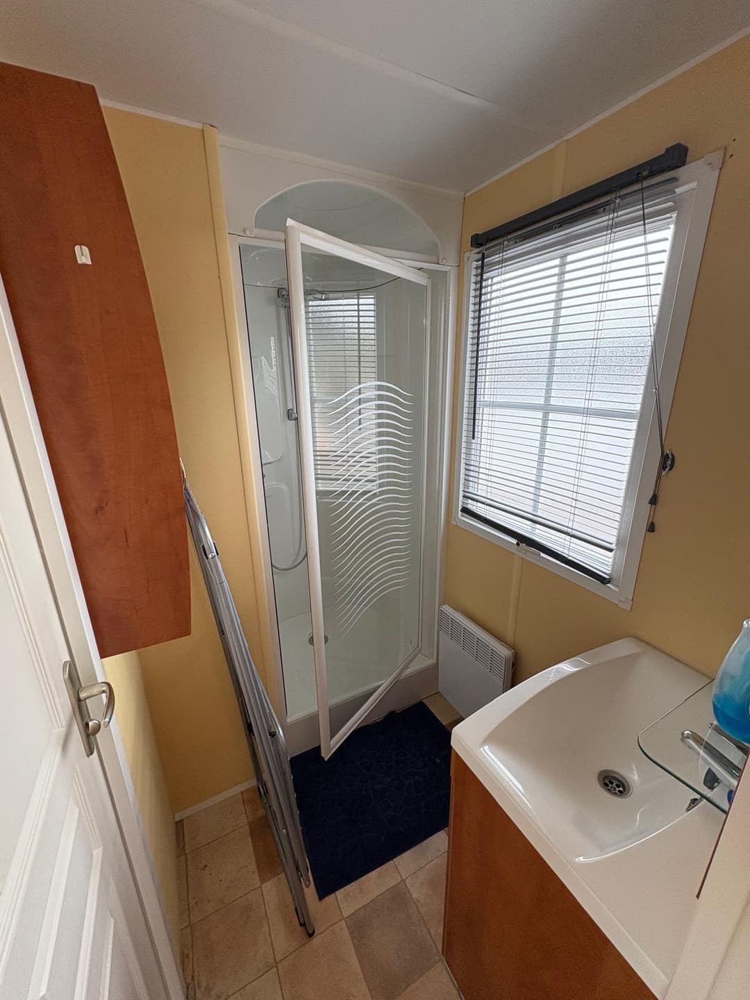 Étang de 3,5 ha avec mobile-home 6 personnes et de gros spécimens