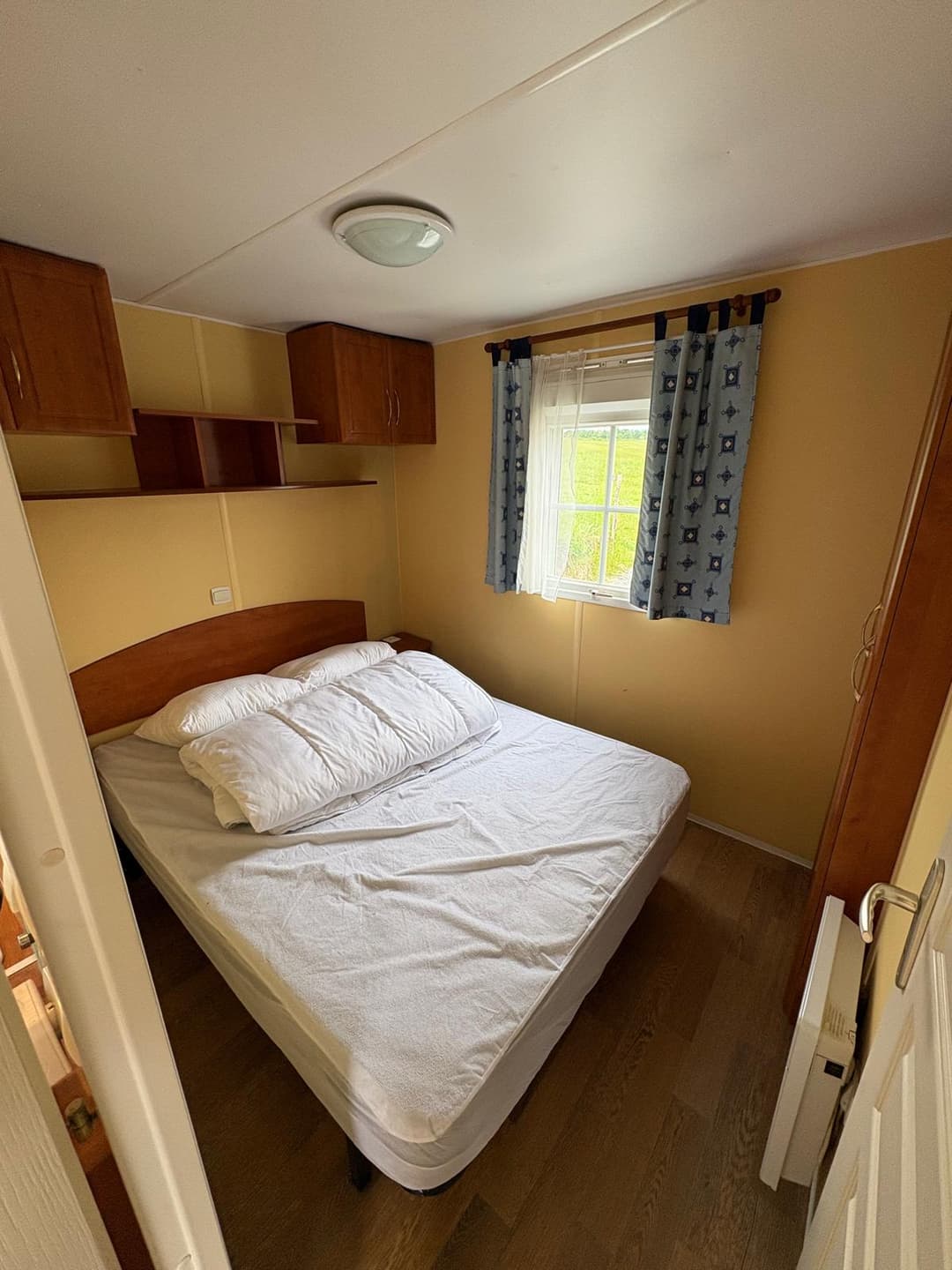 Étang de 3,5 ha avec mobile-home 6 personnes et de gros spécimens