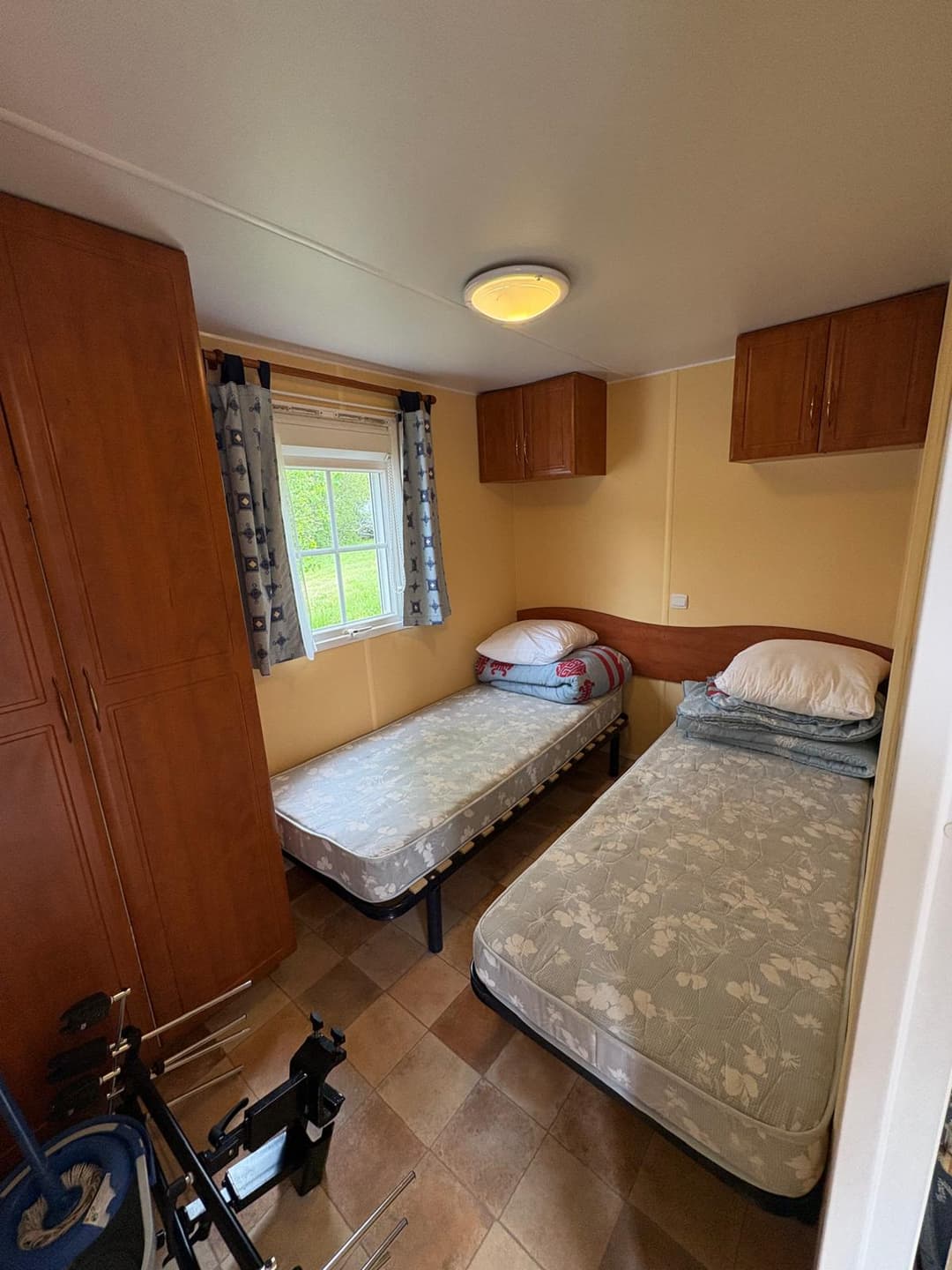 Étang de 3,5 ha avec mobile-home 6 personnes et de gros spécimens