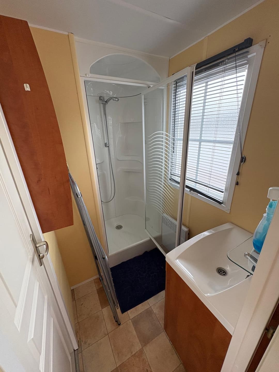 Étang de 3,5 ha avec mobile-home 6 personnes et de gros spécimens
