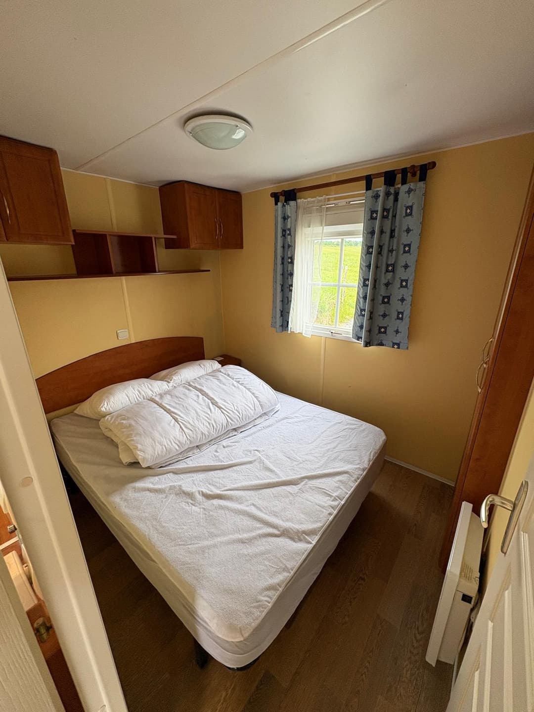 Étang de 3,5 ha avec mobile-home 6 personnes et de gros spécimens