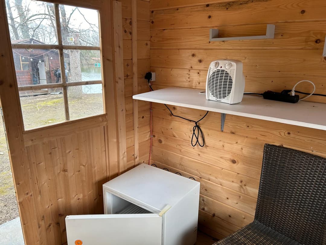 Cabane au bord d’un lac privé 