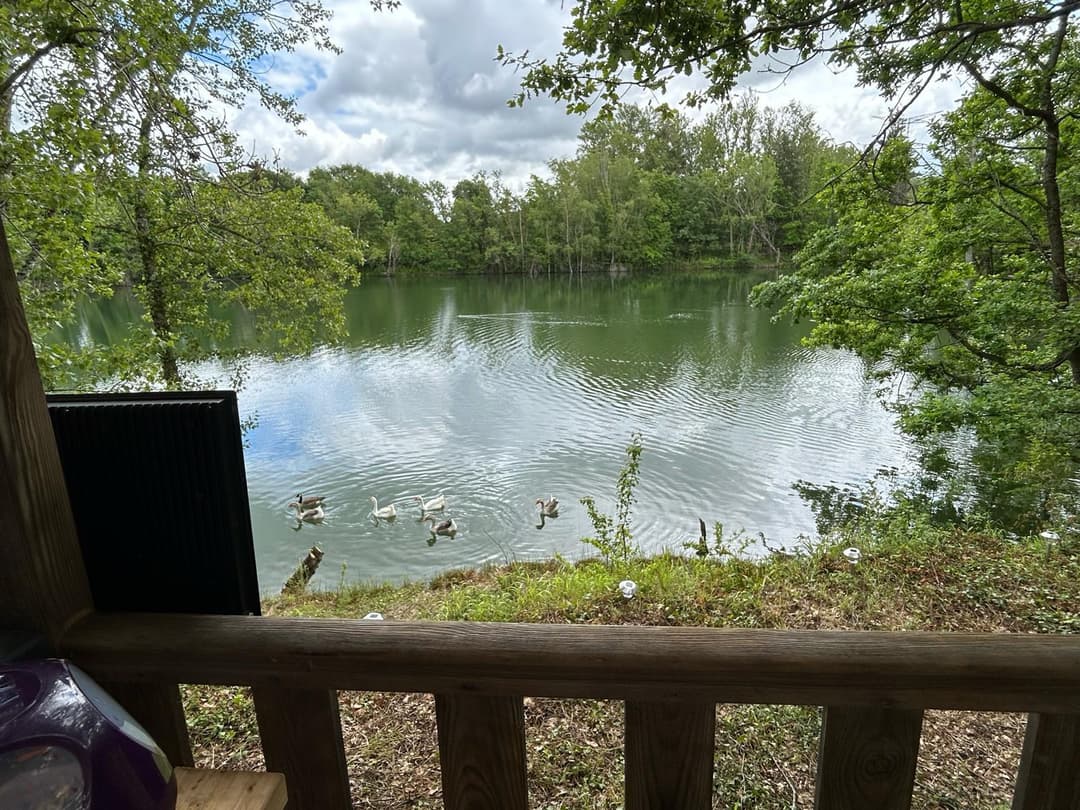 Cabane au bord d’un lac privé 