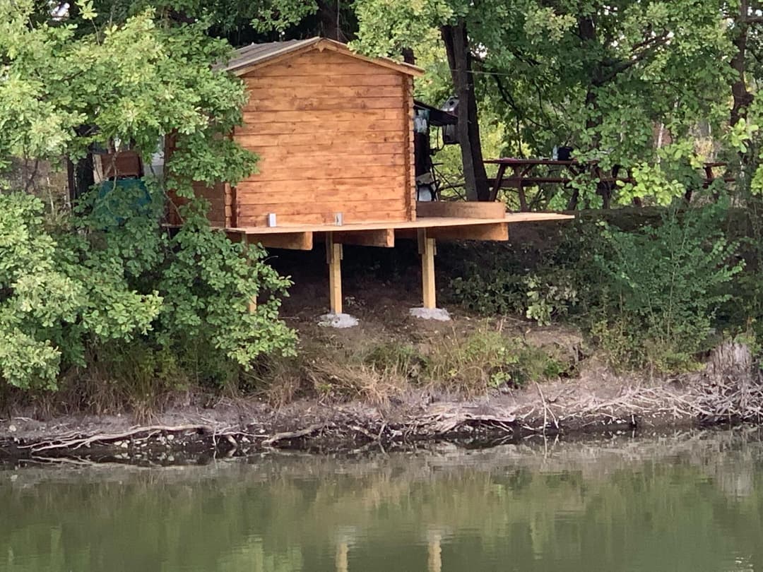 Cabane au bord d’un lac privé 