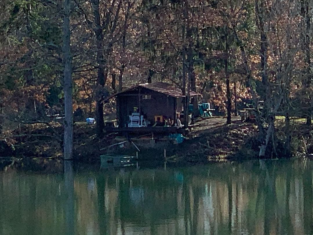 Cabane au bord d’un lac privé 