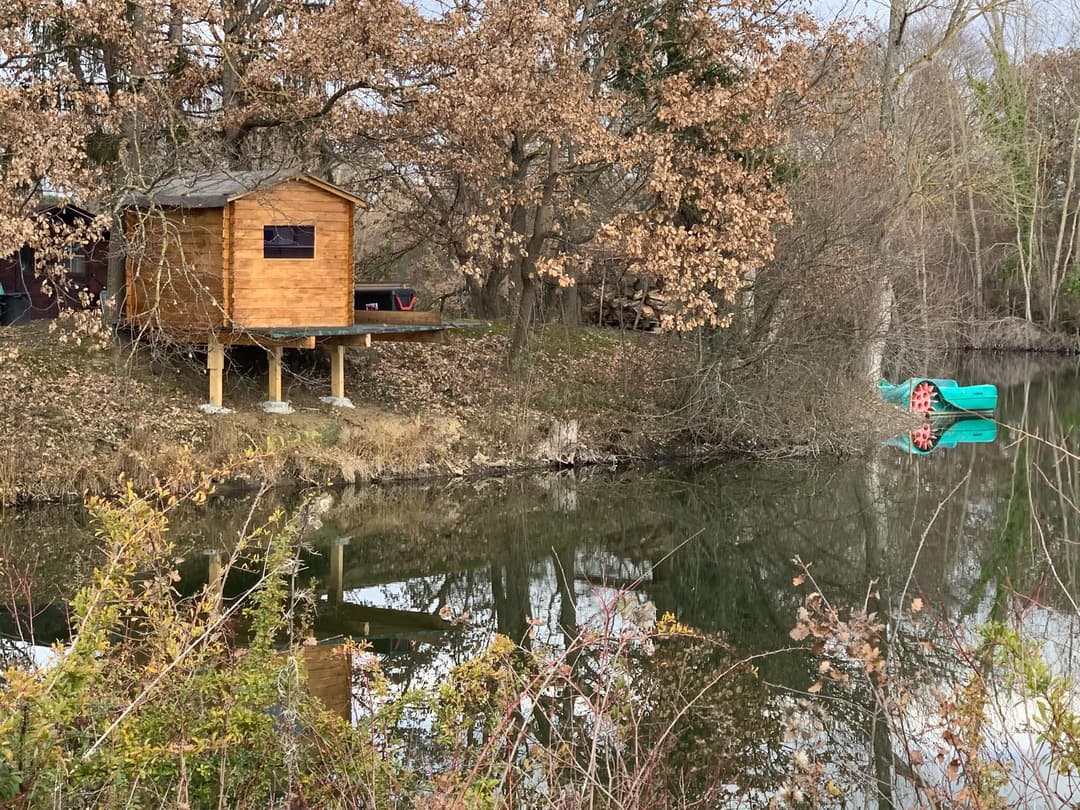Cabane au bord d’un lac privé 