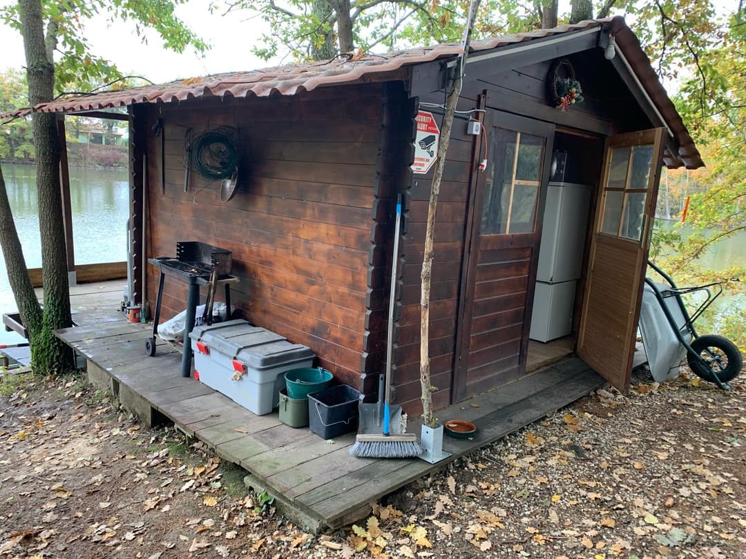 Cabane au bord d’un lac privé 