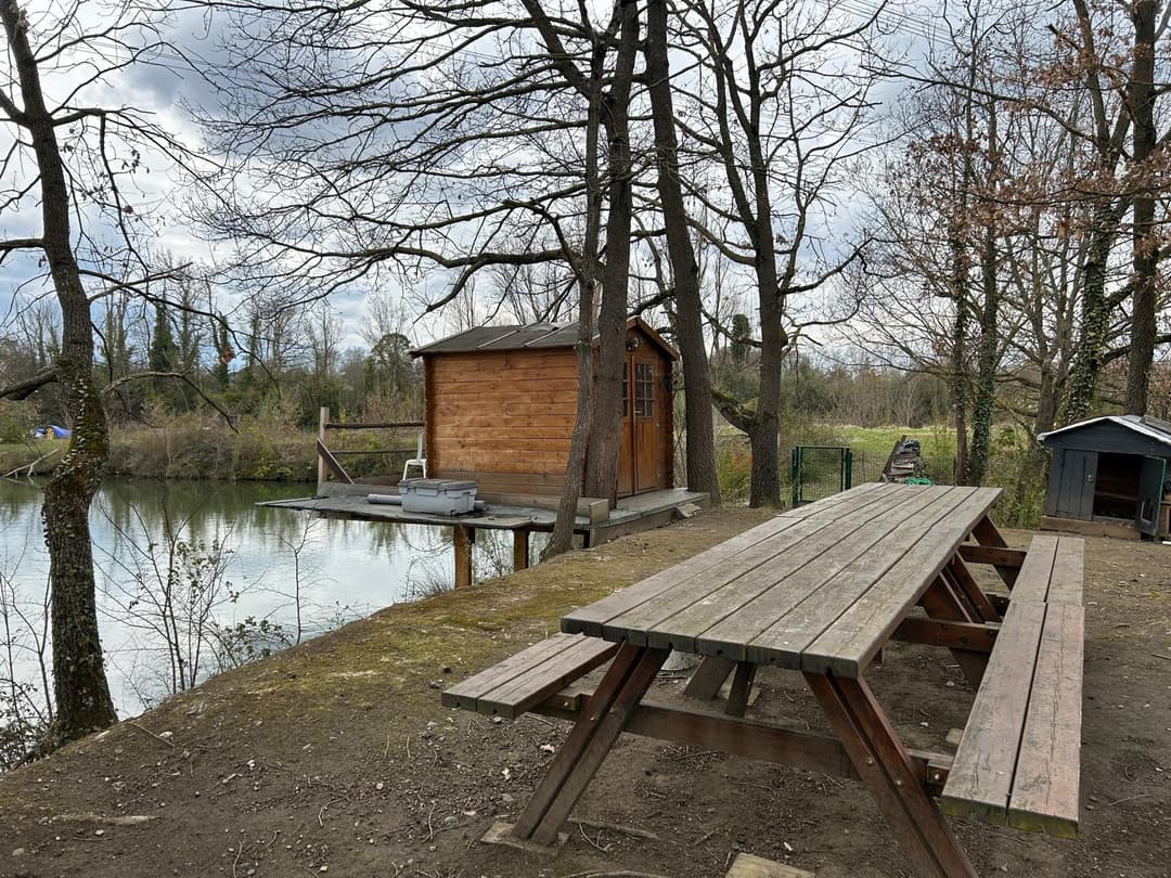 Cabane au bord d’un lac privé 