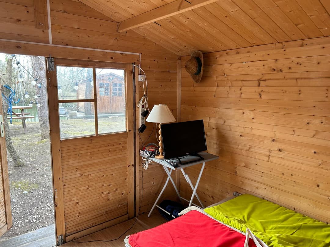 Cabane au bord d’un lac privé 