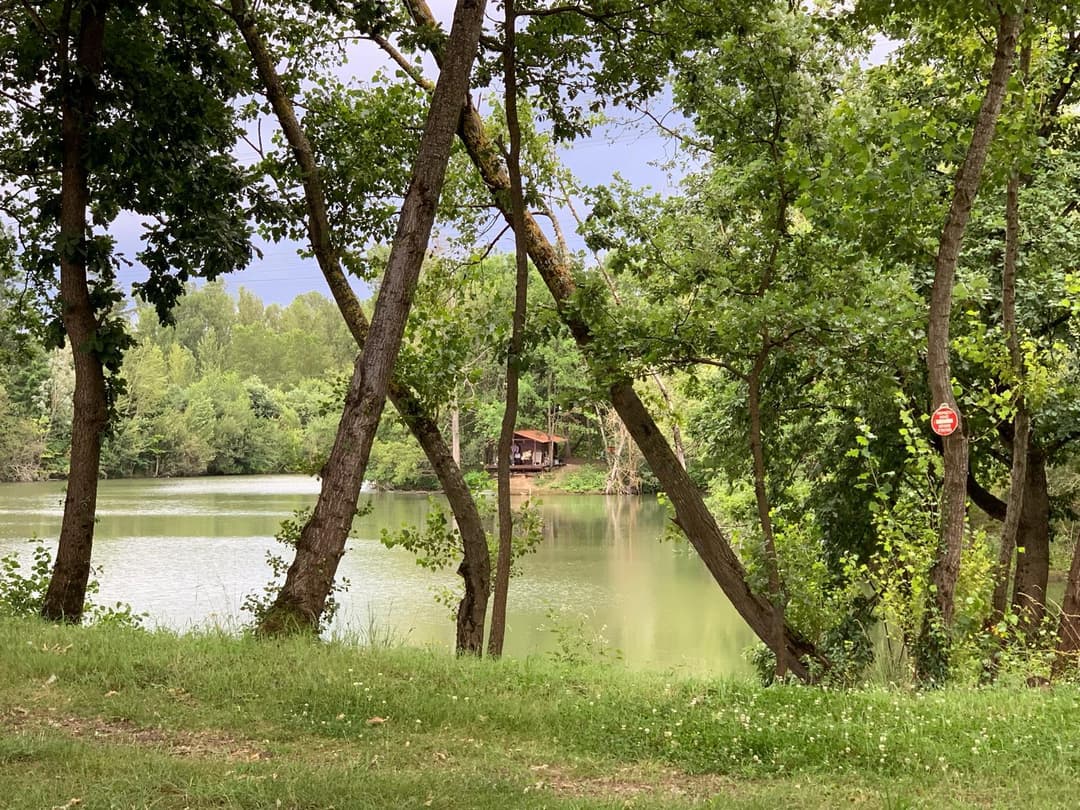 Cabane au bord d’un lac privé 