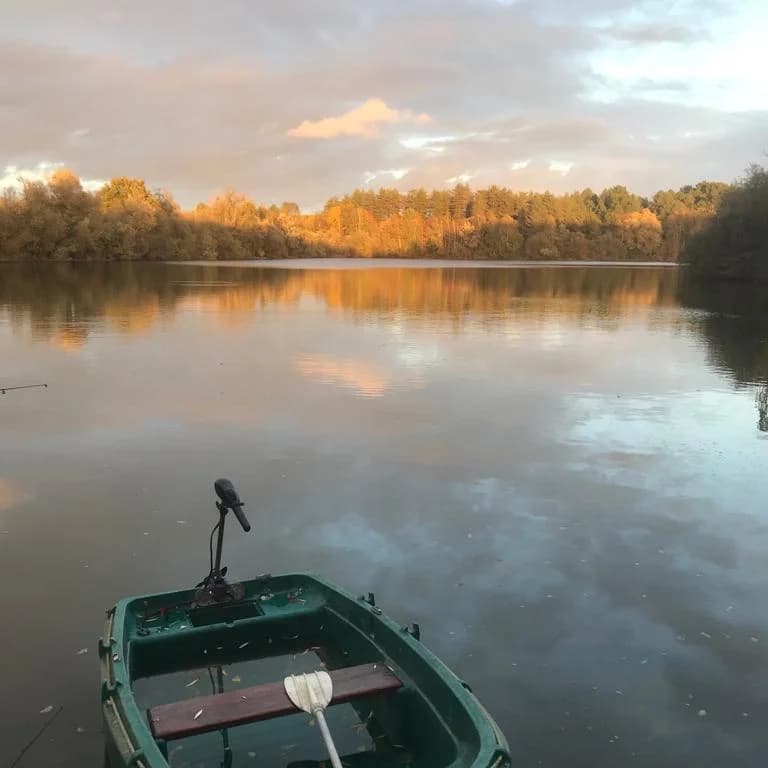 Étang de 7 hectares et chalet tout confort pour 4 personnes 