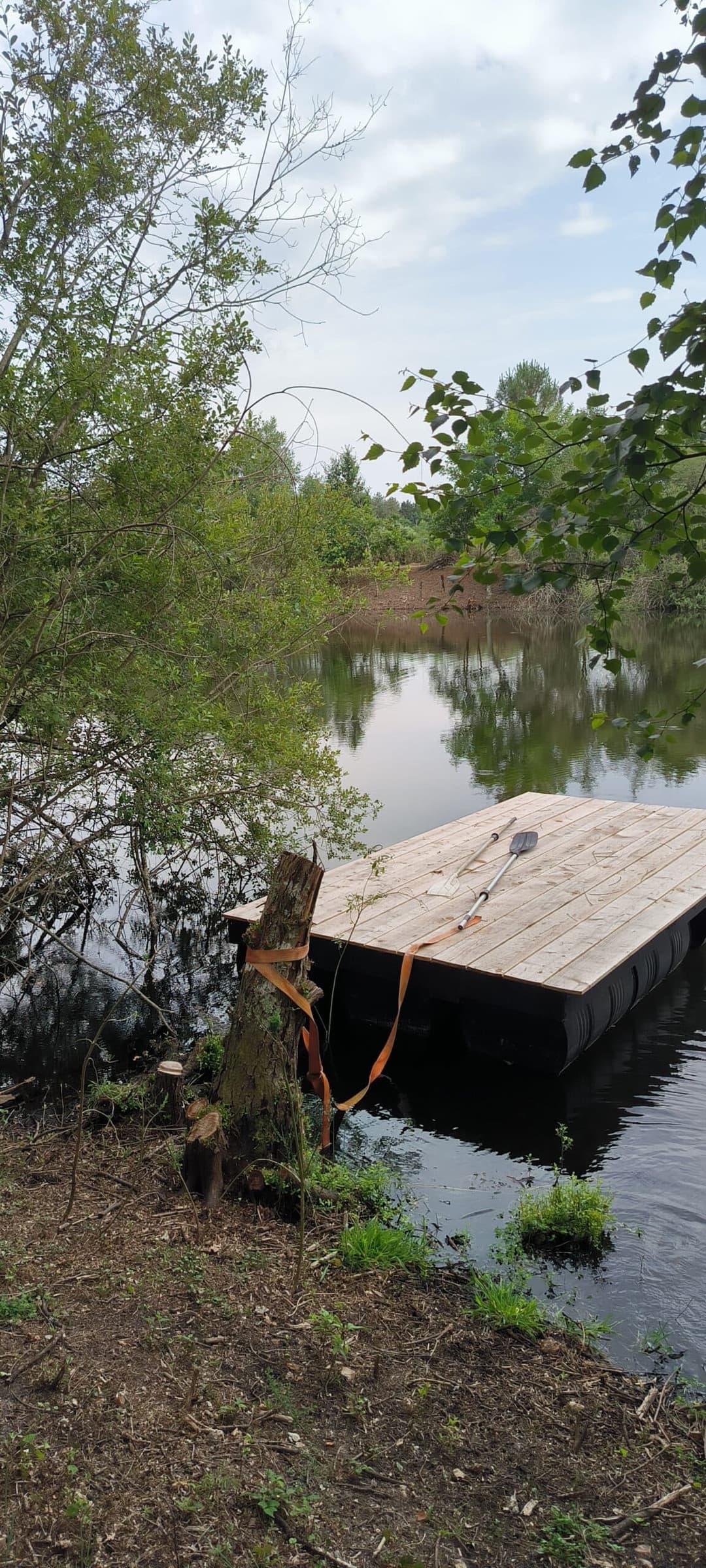privatisation du petit étang de 2ha un endroit rêvé pour pêcher et camper 