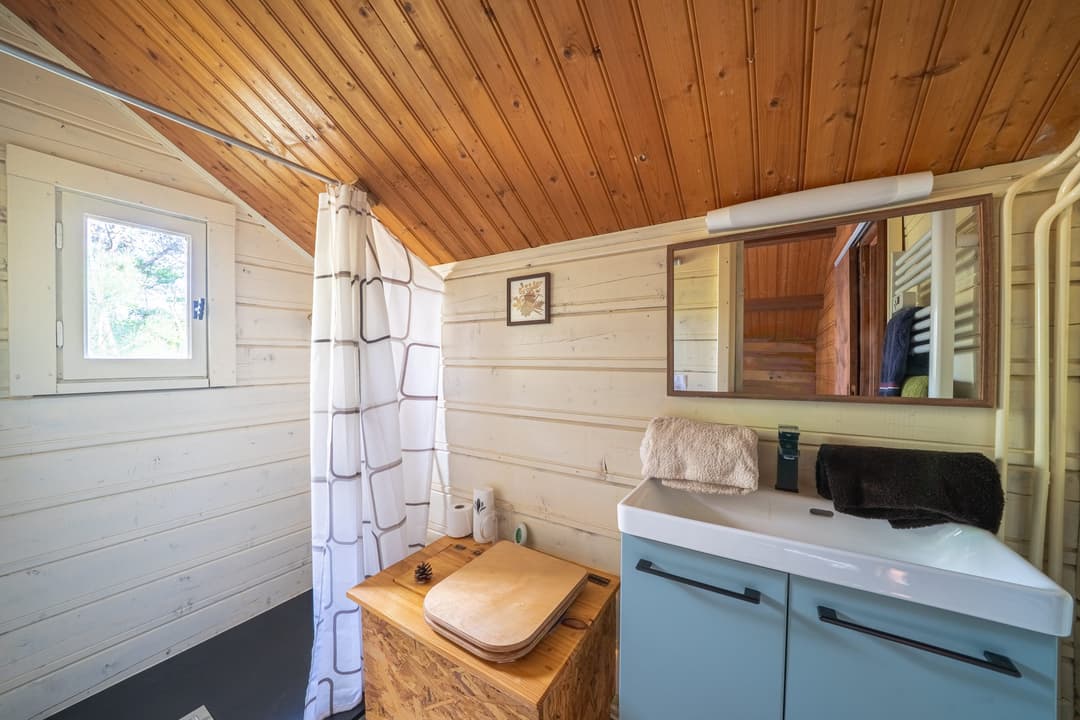 Étang de 7 hectares et chalet tout confort pour 4 personnes 