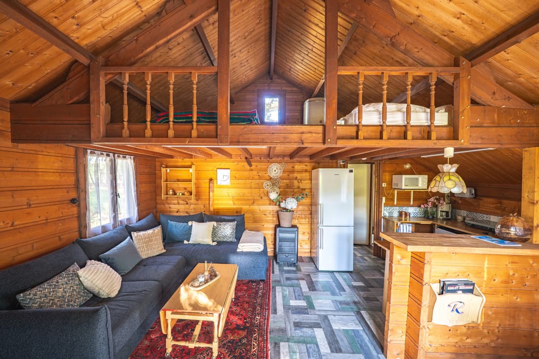 Étang de 7 hectares et chalet tout confort pour 4 personnes 