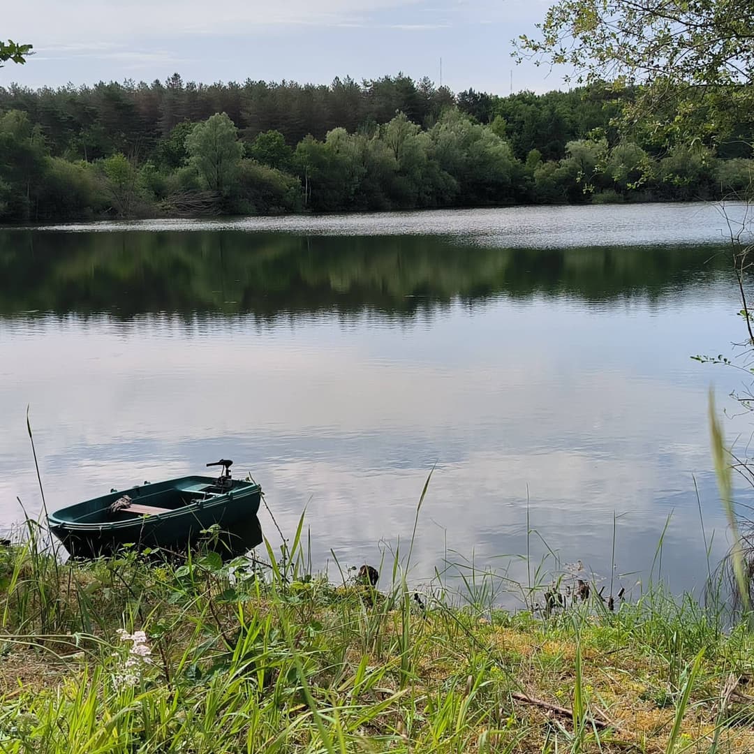 Étang de 7 hectares et chalet tout confort pour 4 personnes 