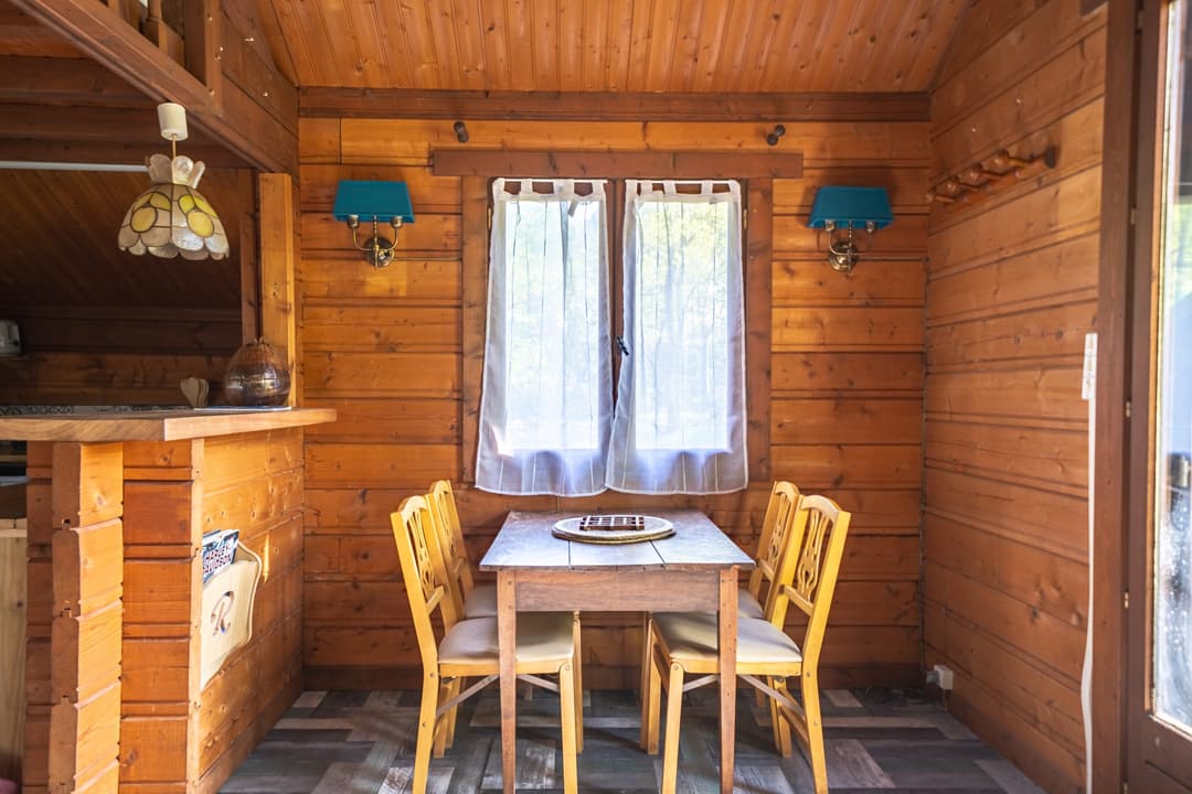 Étang de 7 hectares et chalet tout confort pour 4 personnes 
