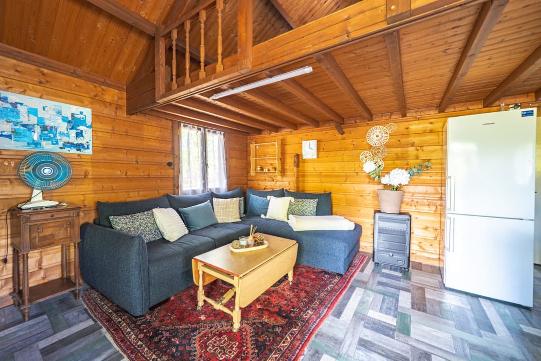 Étang de 7 hectares et chalet tout confort pour 4 personnes 