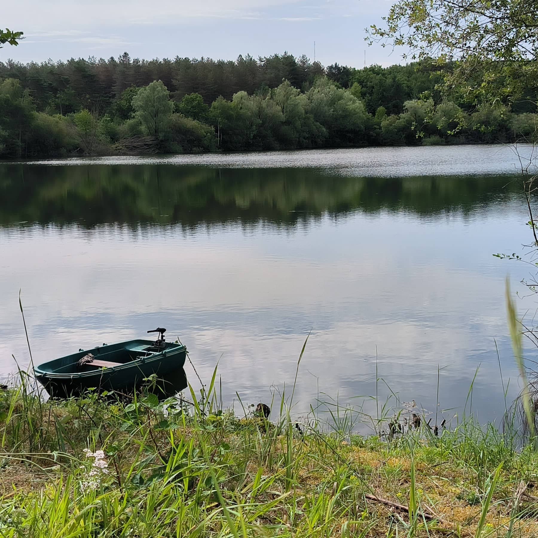 Étang de 7 hectares et chalet tout confort pour 4 personnes 