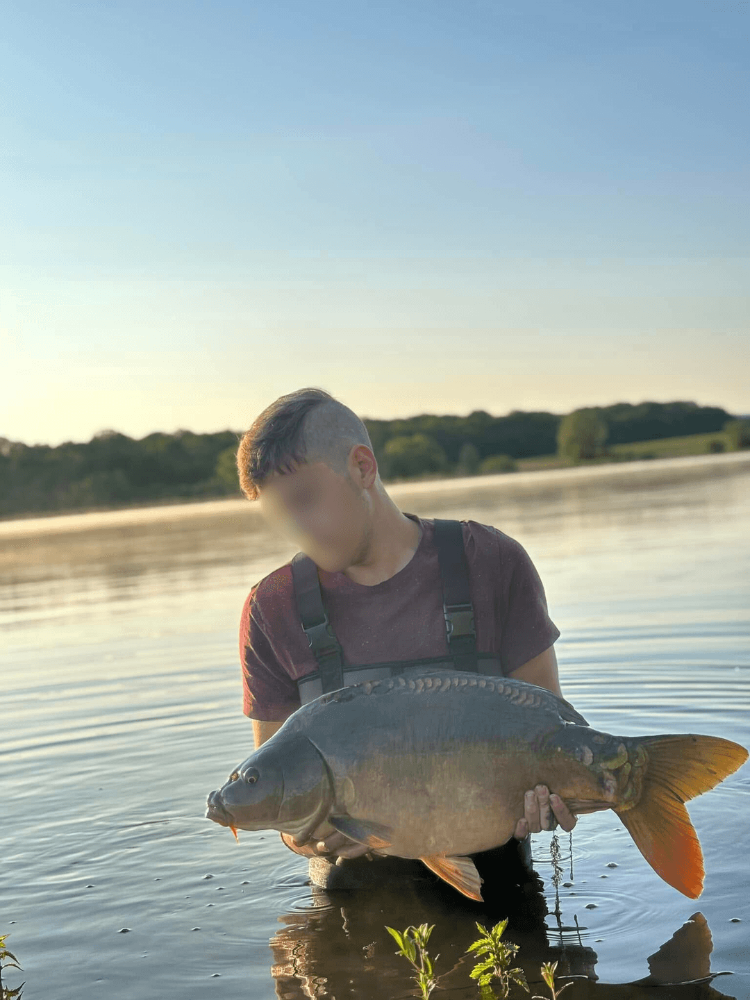 Étang de 25 ha pour une journée de pêche inoubliable 