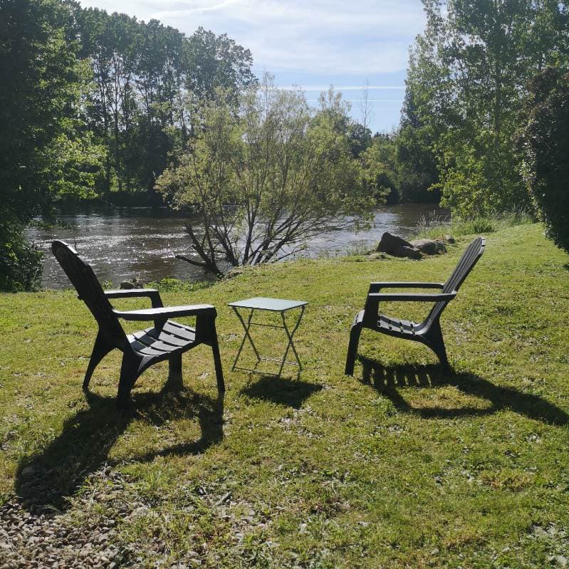 Domaine 7 couchages avec un étang et un coup de pêche en rivière et étang 2 hectares 