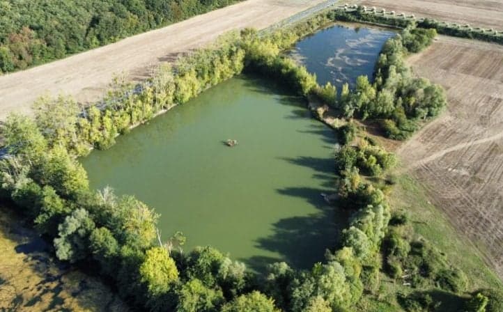 Domaine 7 couchages avec un étang et un coup de pêche en rivière et étang 2 hectares 