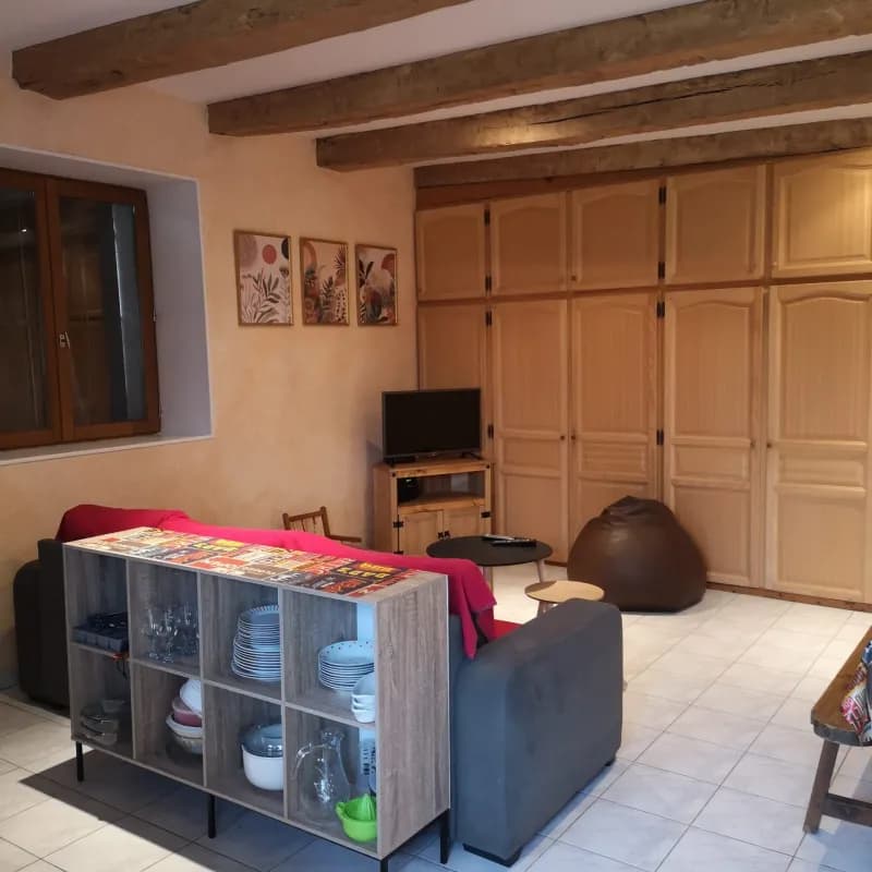 Domaine 7 couchages avec un étang et un coup de pêche en rivière et étang 2 hectares 
