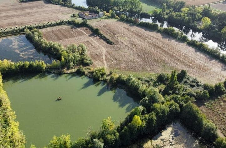 Deux étangs de 3.5ha avec un coup de pêche en rivière à louer dans la Vienne 