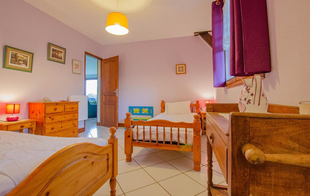 Villa de 120m2 pour 6 personnes au pied d’un étang de 3Ha privatif 