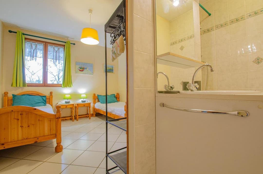Villa de 120m2 pour 6 personnes au pied d’un étang de 3Ha privatif 