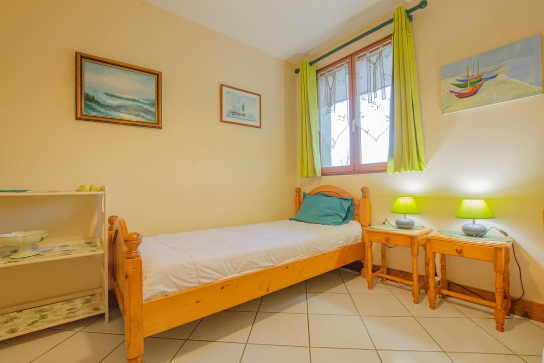 Villa de 120m2 pour 6 personnes au pied d’un étang de 3Ha privatif 