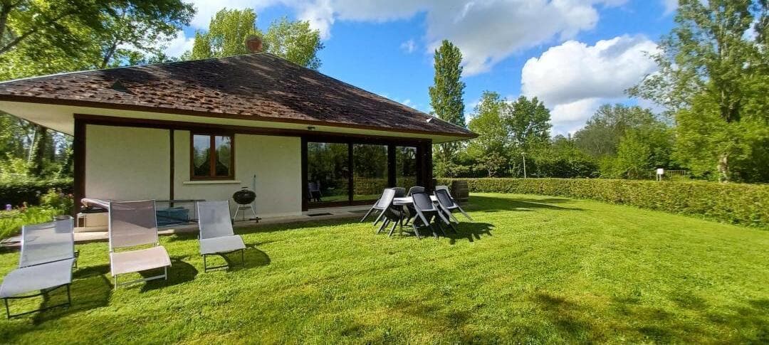 Villa de 120m2 pour 6 personnes au pied d’un étang de 3Ha privatif 