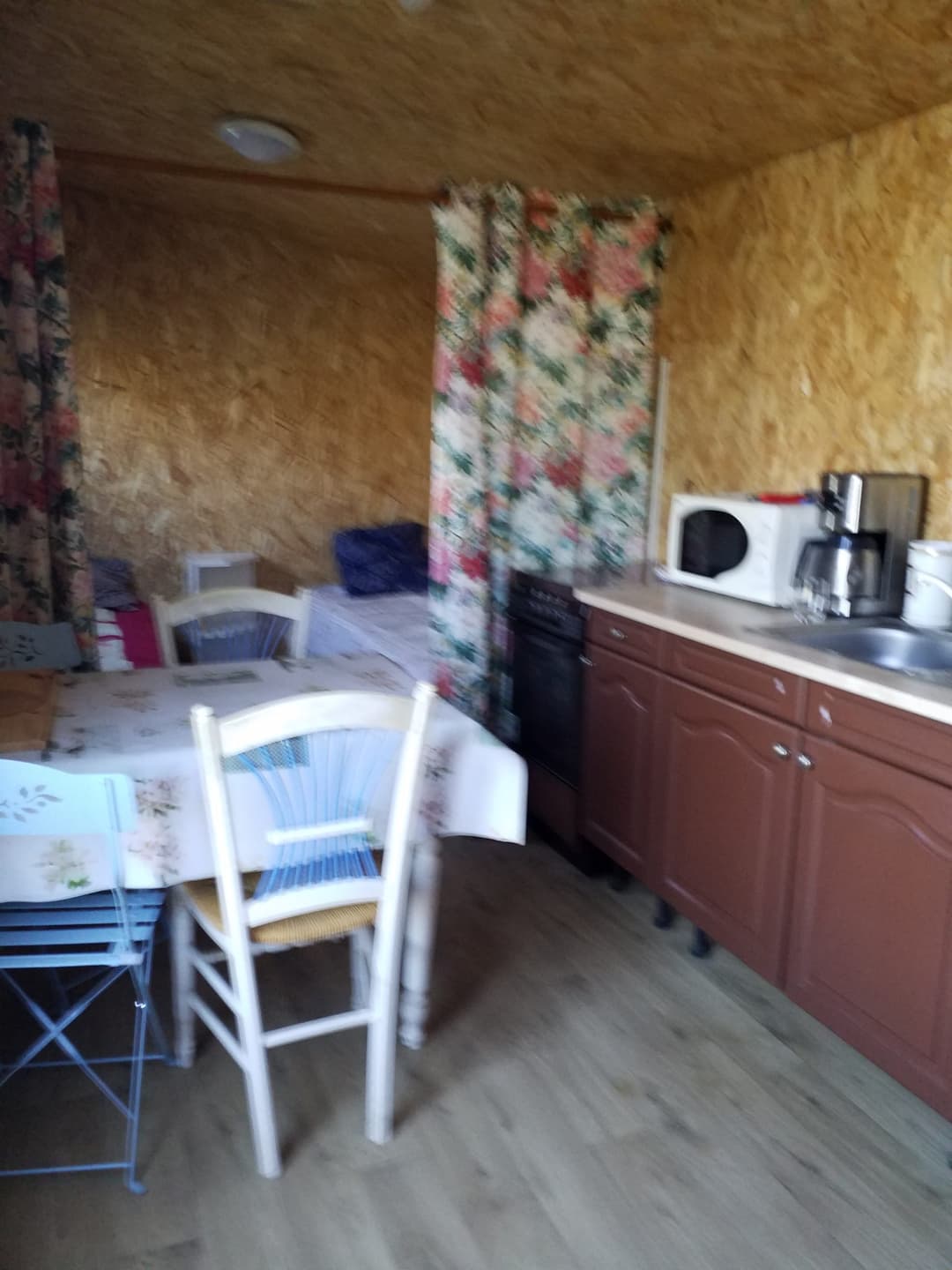 Cabane insolite avec plan d’eau au cœur de la Dombes 