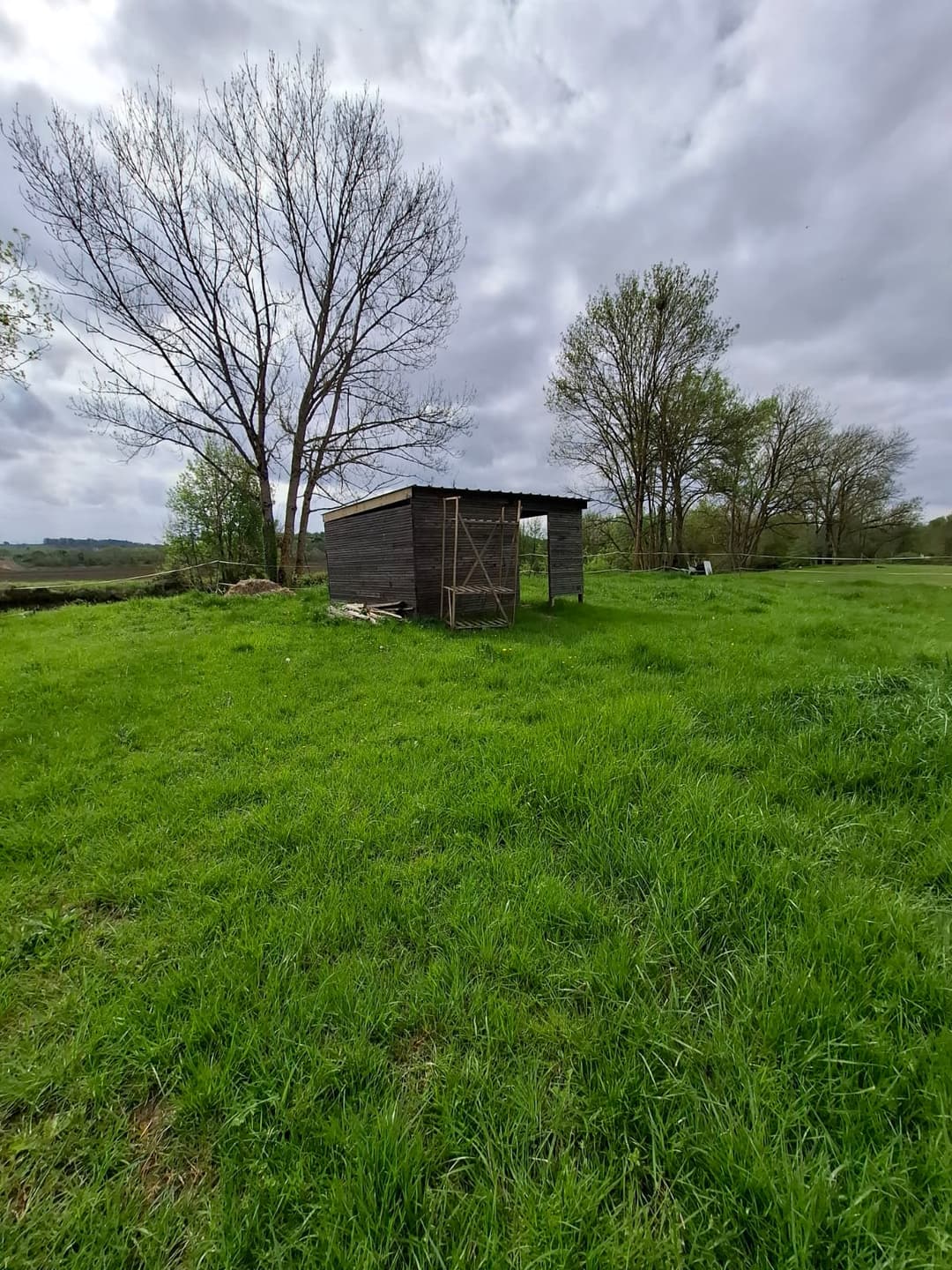 Location étang privé avec accès à une bordure de rivière à 10 min de Poitiers 